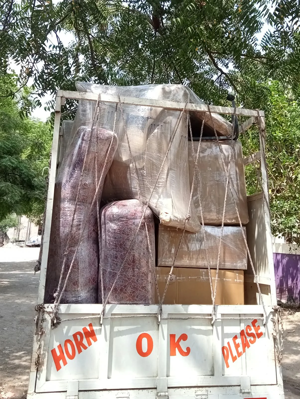 Dedicated mini truck loaded for Vadodara local moving